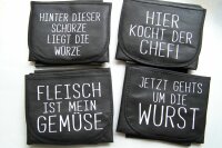 Kochschürze mit Spruch auf der Tasche, 4 Sprüche, Farbe - schwarz