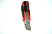 Cutter - Messer mit 5 Ersatzklingen, 2 Stück, 1 x rot, 1 x gelb